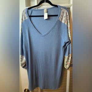 Vintage Blue Floral Sleeve Women's Top-Size 1X